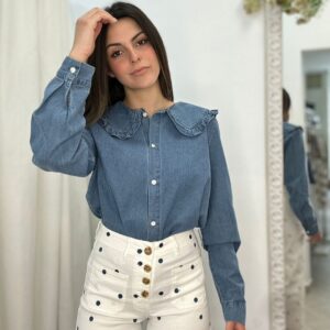 Camisa Denim con Cuello Bobo y Detalle de Volantes
